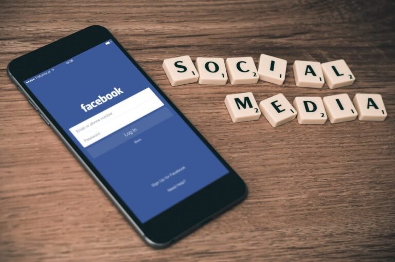 فیس بک پر ہماری نئی نسل کا کردار