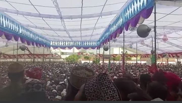 قاسم میاں کے در پر میلا لگا ہواہے